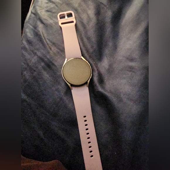 Samsung galaxy watch 4ge LTE + Blue tooth. Silver plus small light purple band